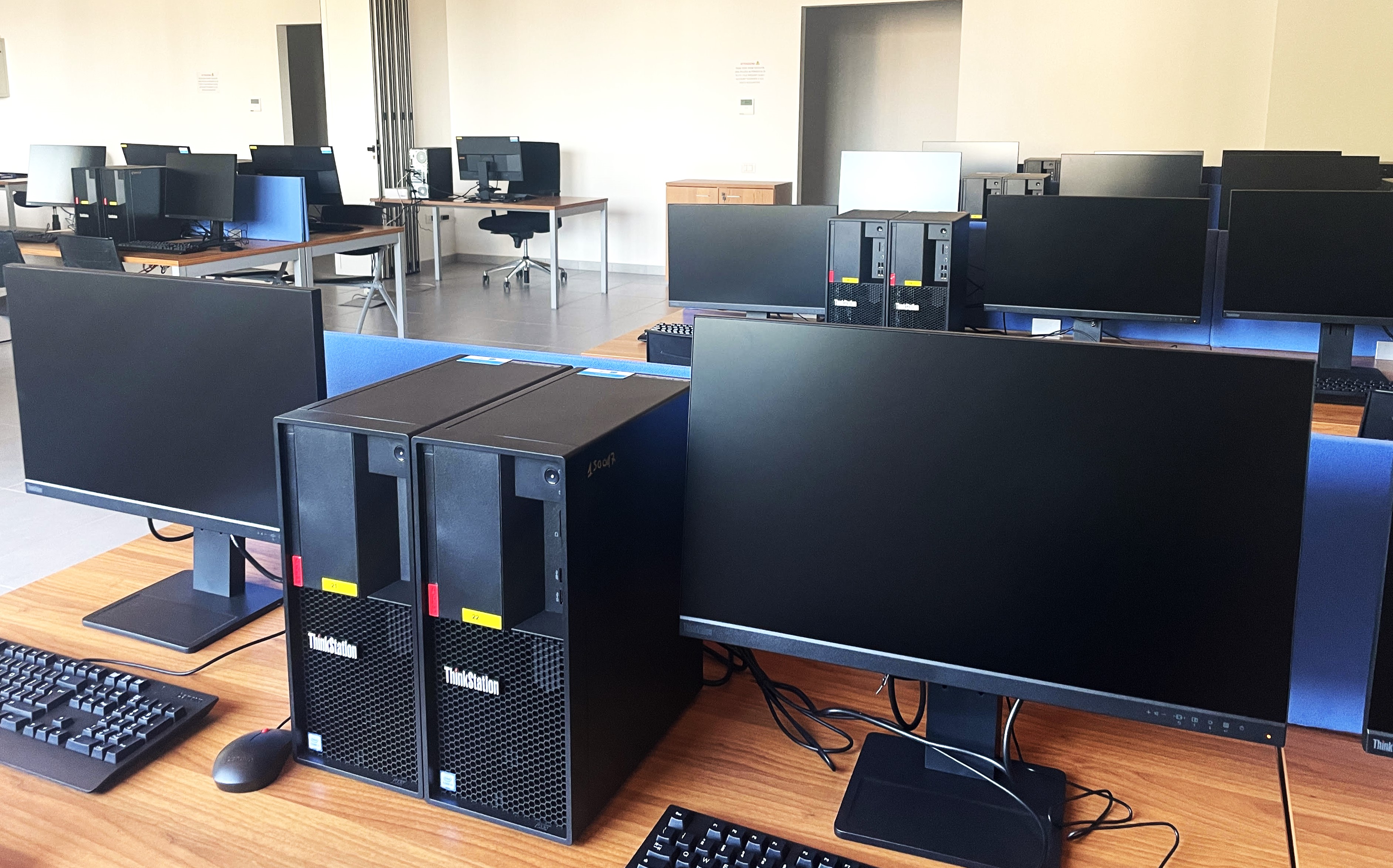 Biblioteca Medico Scientifica: postazioni PC per la ricerca bibliografica